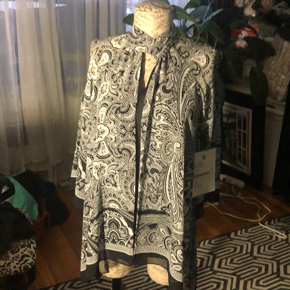 Chico’s paisley print blk/wht chiffon blouse